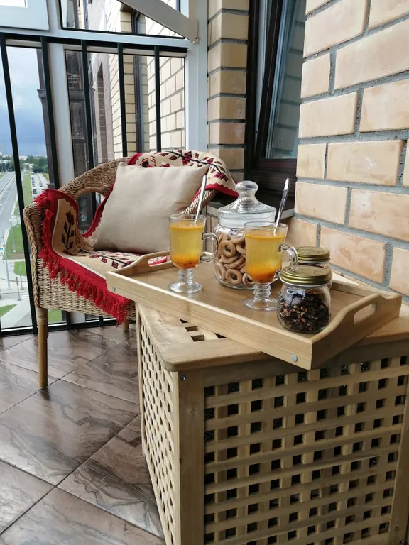 Студия с видом на город