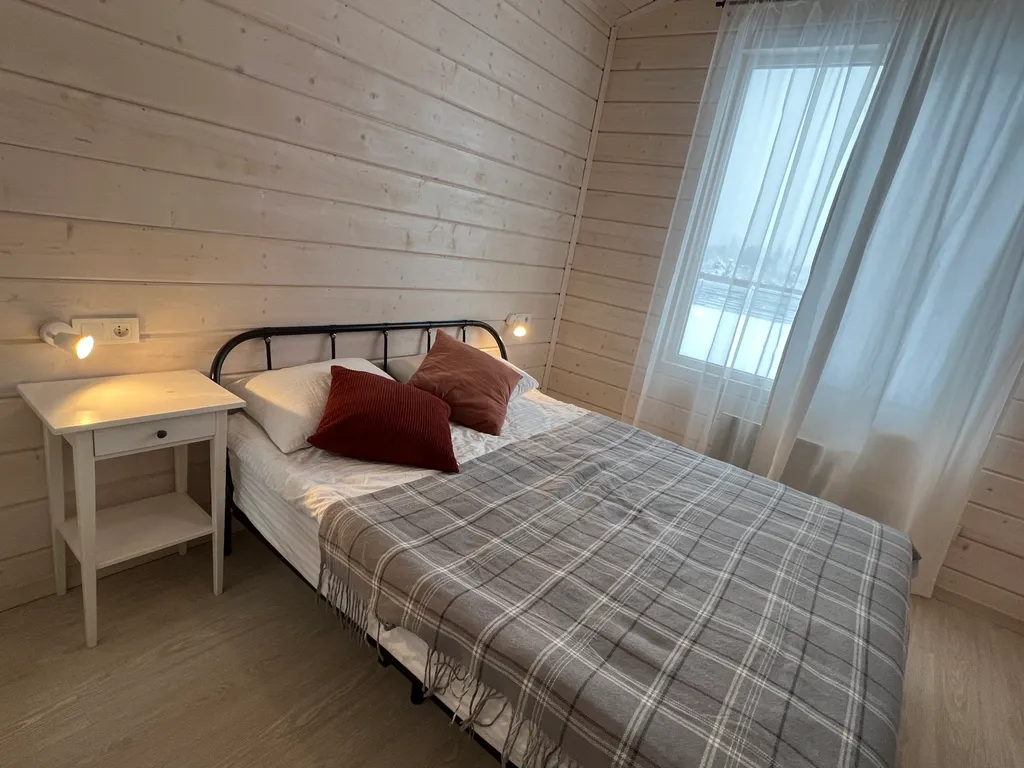 Домик с видом на озеро