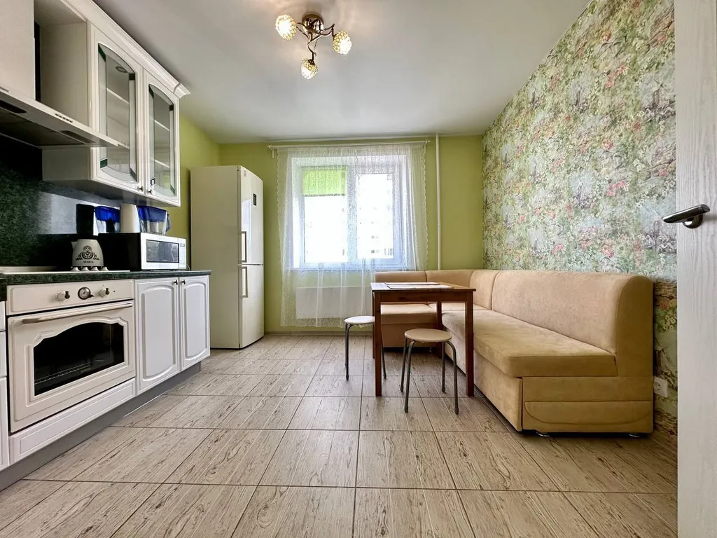 Просторная однокомнатная квартира в спокойном районе города — аренда посуточно в Тольятти