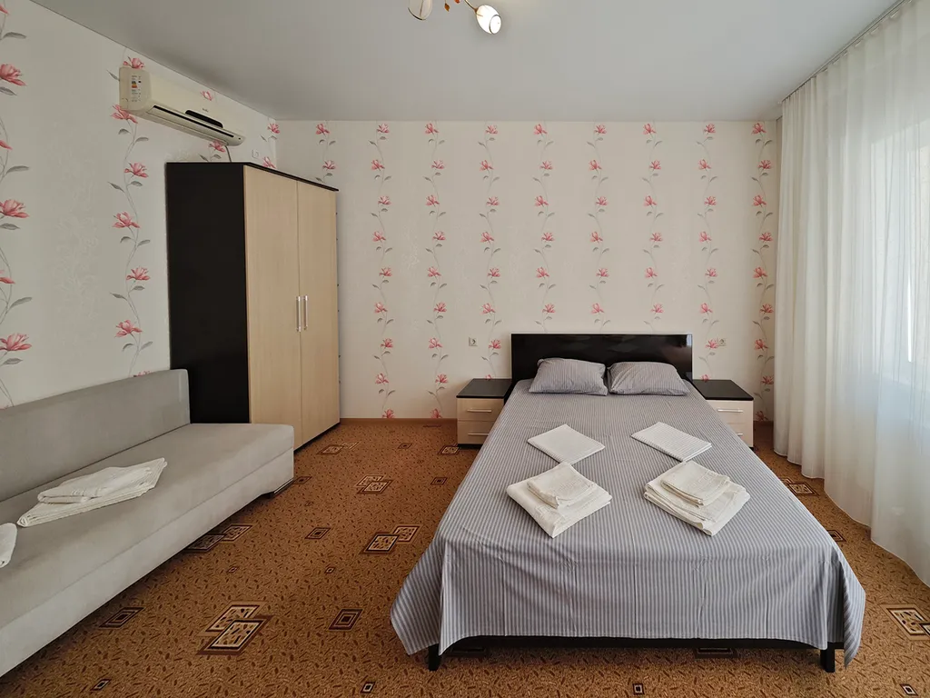 Квартира Семейный номер в гостевом доме Софианна в Голубой бухте для 3-5 гостей — аренда посуточно в Геленджик