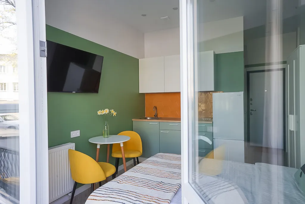 Квартира Квартира Яркая студия с террасой Изумруд у парка в центре города — Калининград