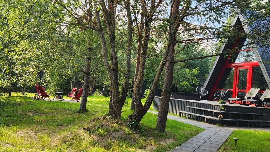 Уютный A-frame в 25 км от Минска с горячей купелью и видом на лес