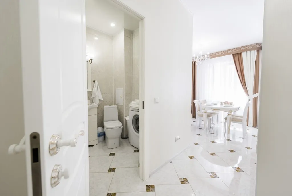 Студия в центре (рядом Суворовское училище и Хилтон)