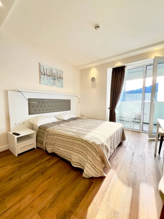 Alliance Palace, вид на закат, море и поющие фонтаны