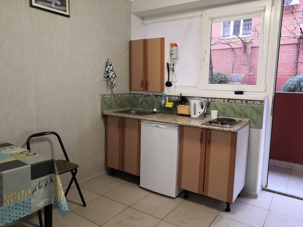 Квартира Квартира Семеный с кухне с видом на детскую площадку — Геленджик