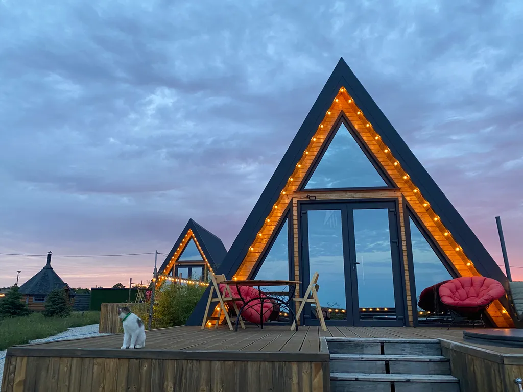 Домик а фрейм для круглогодичного отдыха с джакузи и баней