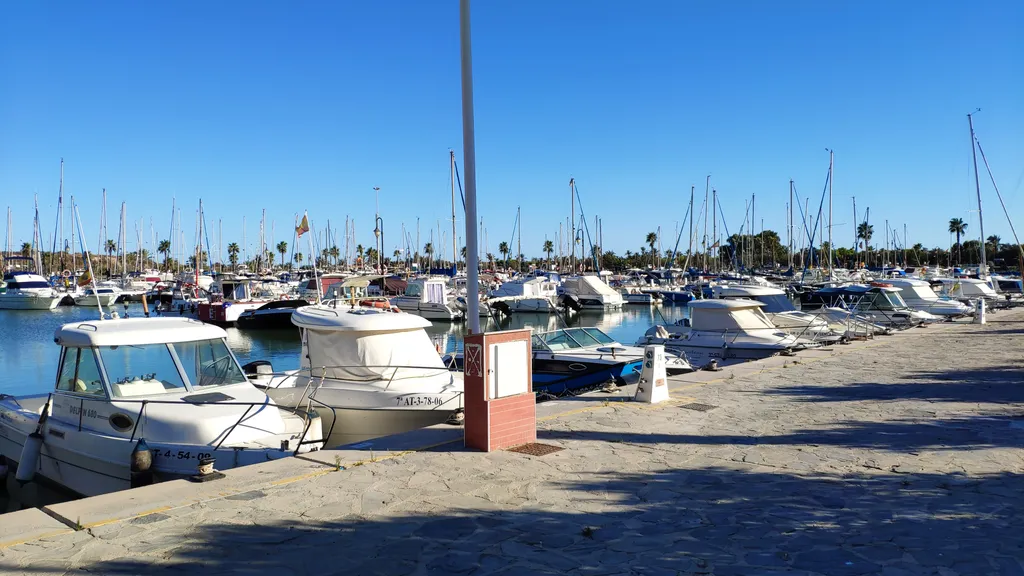 Апартаменты с видом на тихий сад рядом с морем