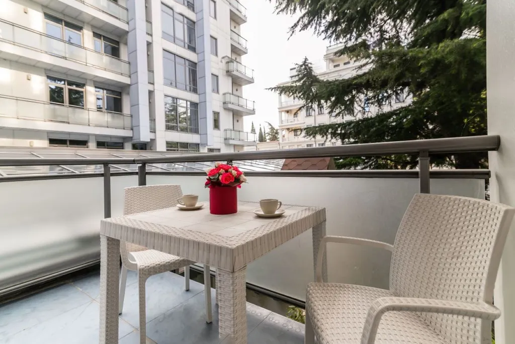 Апартаменты с бассейном в 100 метрах от моря