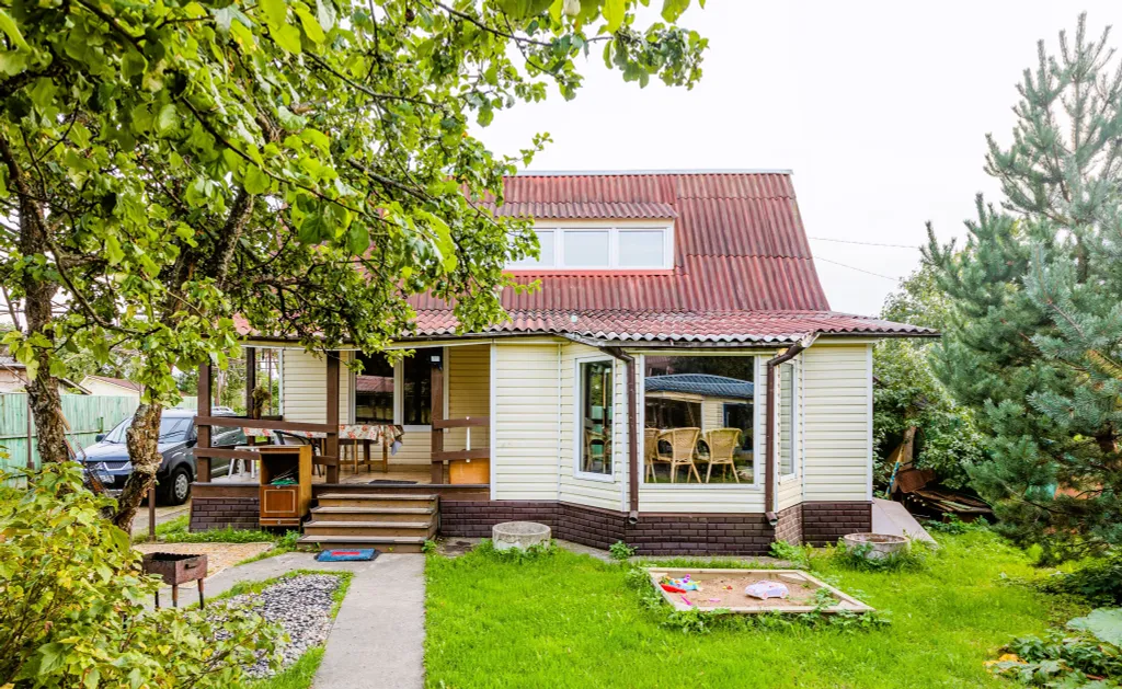 Коттедж с бильярдом и панорамной закрытой террасой