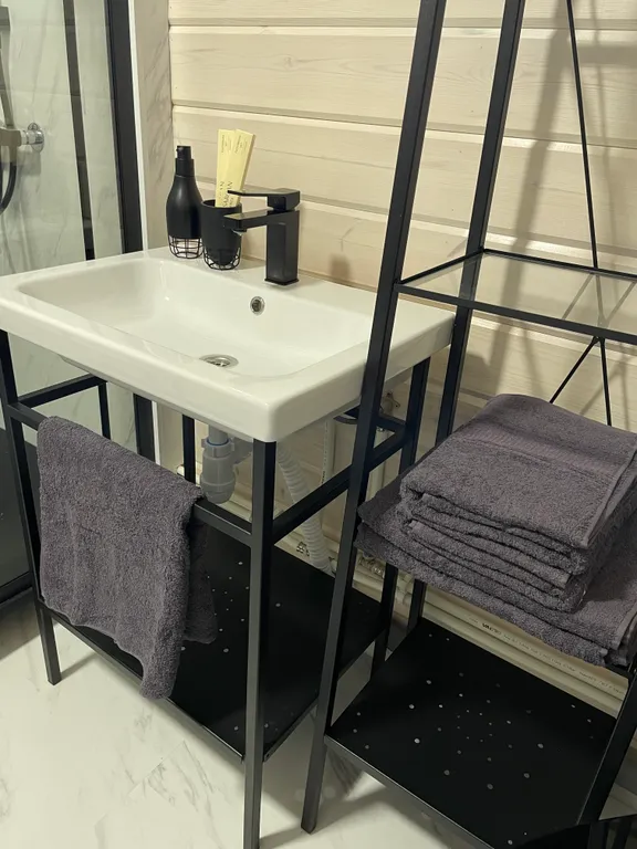 Треугольный дом Афрейм с видом на лес и подогреваемым бассейном