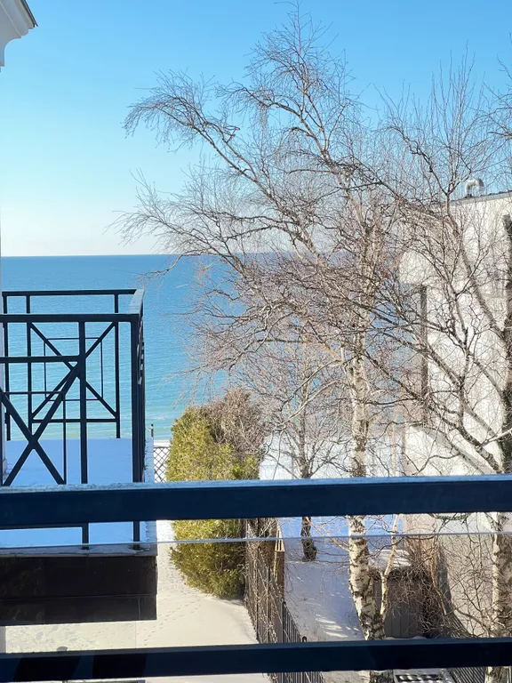 Апартаменты на первой береговой линии с боковым видом на море