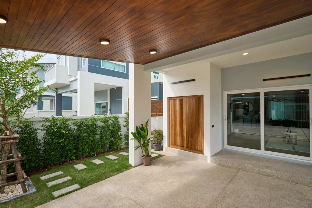 Новая luxury-вилла с шикарным панорамным бассейном