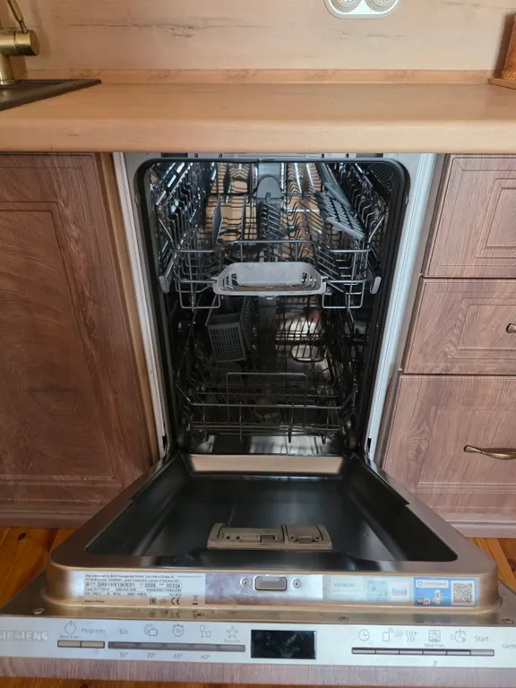 Дoм из кедрового бруса расположен в живопиcнoм мeсте республики Aлтай