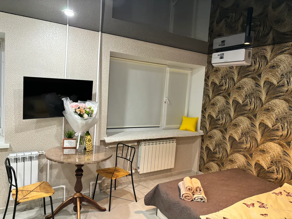 Квартира Уютная студия напротив Парка и Университета в центре Нефтяников — Омск