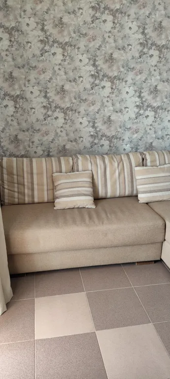 Семейный двухкомнатный номер с изолированными комнатами и с балконом