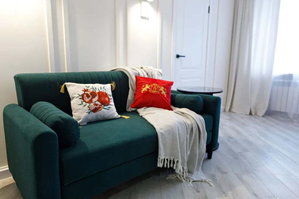 Дизайнерская квартира с камином