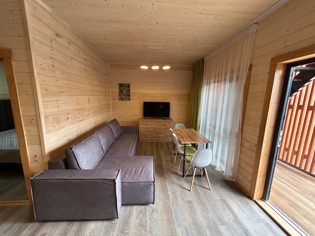 Коттедж с бассейном и сауной