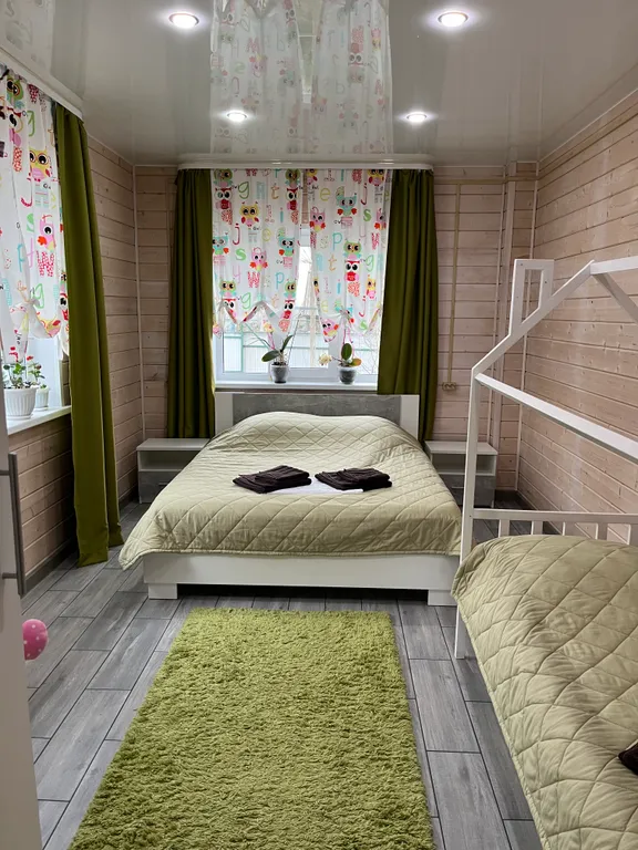 Уютный дом с беседкой в черте города