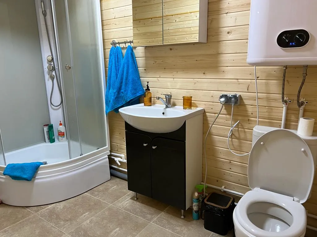 Домик с видом на озеро