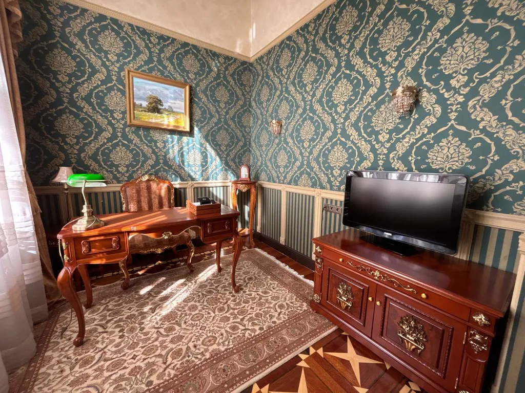 Двухэтажный коттедж с видом на парк в центре Минска