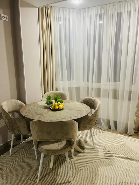 Уютная квартира в тихом районе с развитой инфраструктурой.