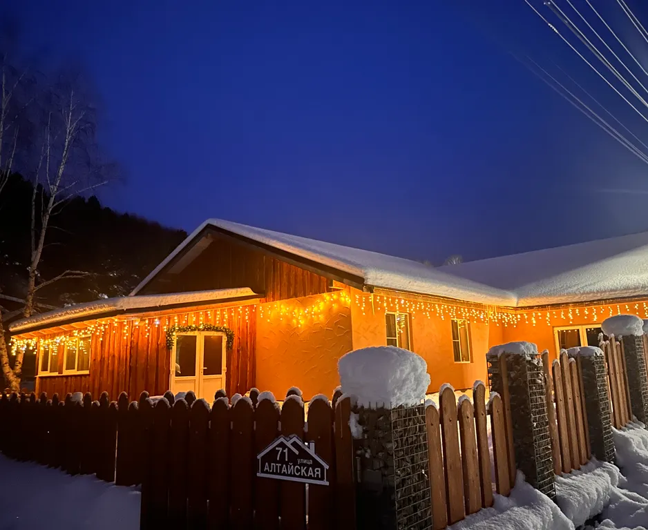 Гостевой дом и кедровая баня на Алтайской