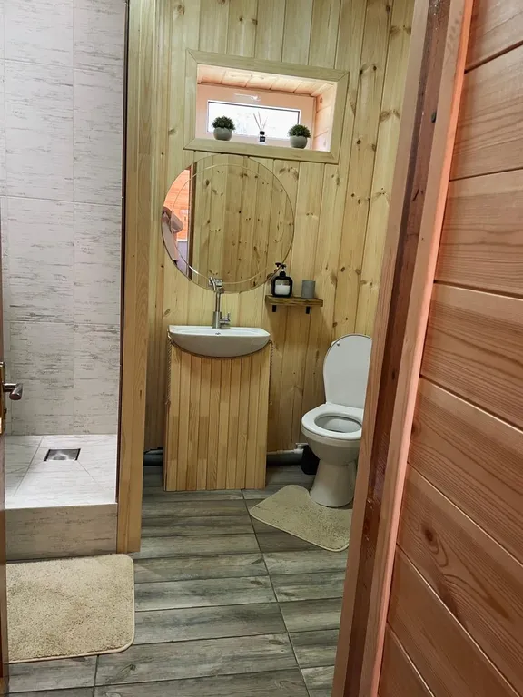 Уютный домик под лесом