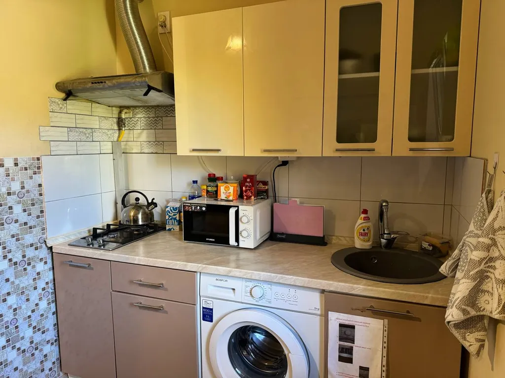 2-комнатная возле ТЦ со своим двориком