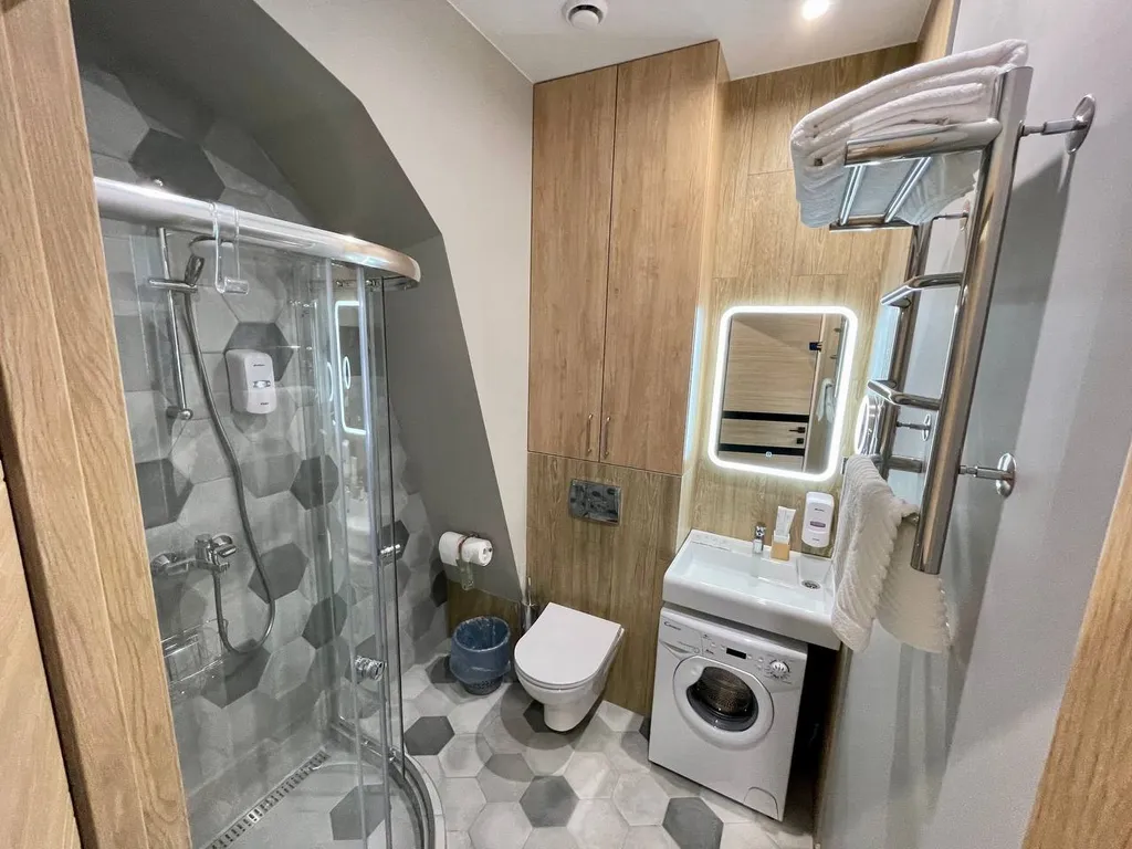 "В Гости!" на Запорожской 69  (1к студия №3 рядом с БЦ "Сити")