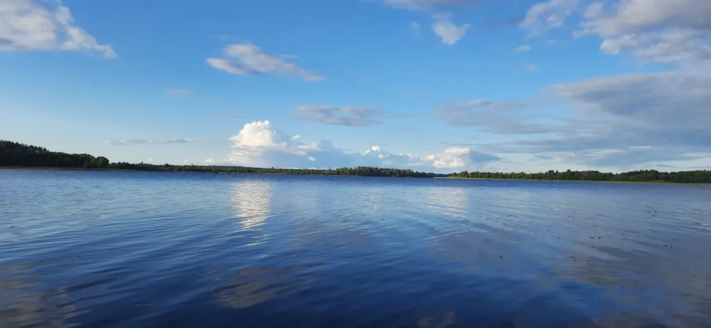 Домик у озера