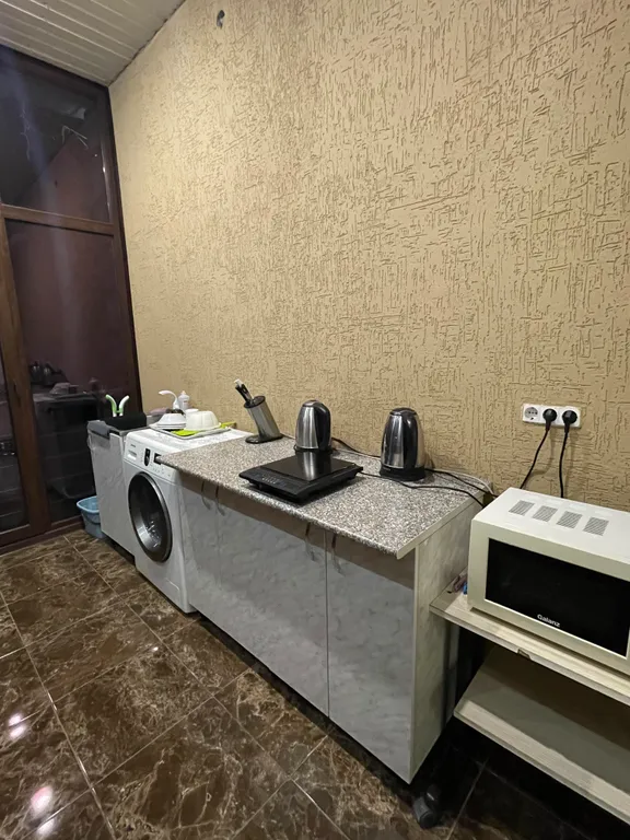 Четырёхместный номер люкс с балконом С видом на город и горы