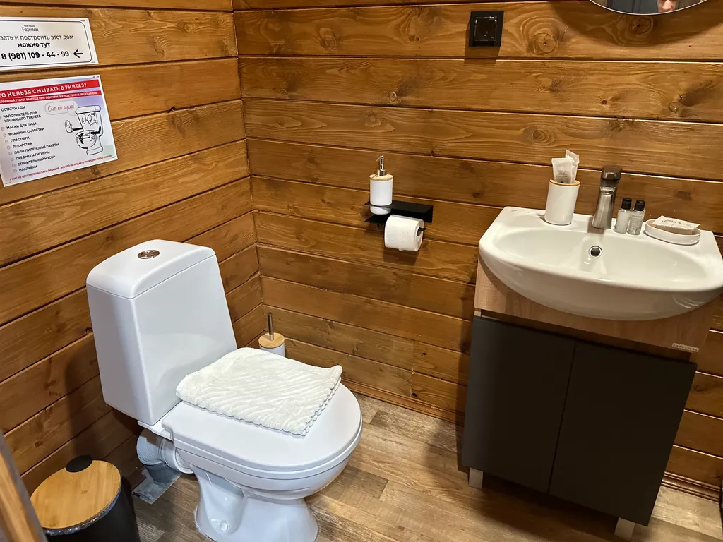 Номер в доме на речке