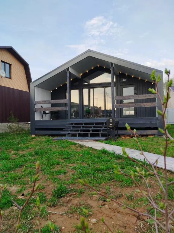 Уютный дом на две семьи в коттеджном поселке