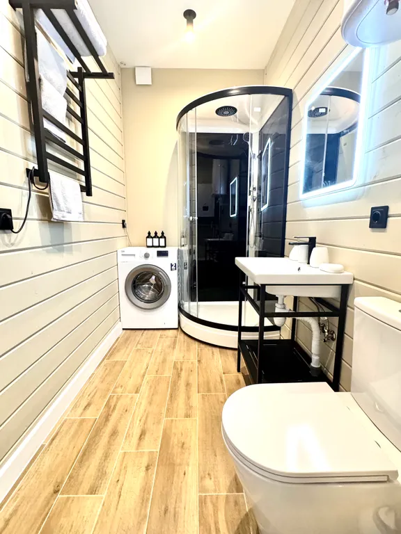 Дом рядом с озером