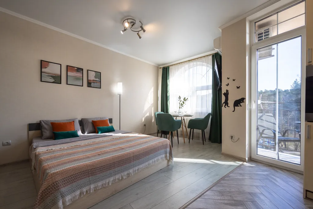 Студия с озером в вашем окне