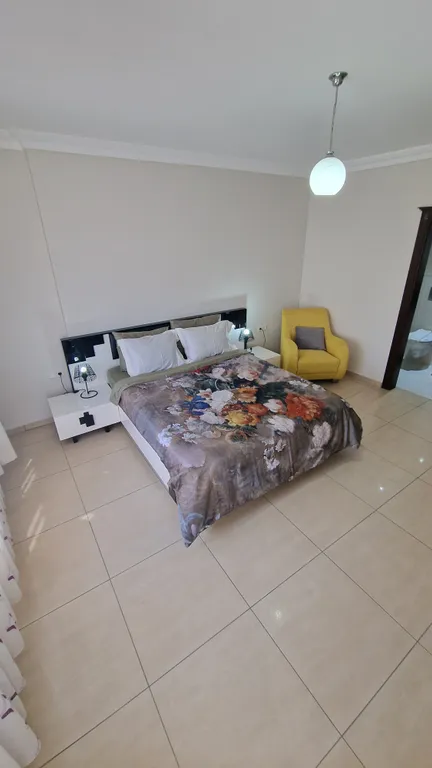 Большая квартира рядом с морем