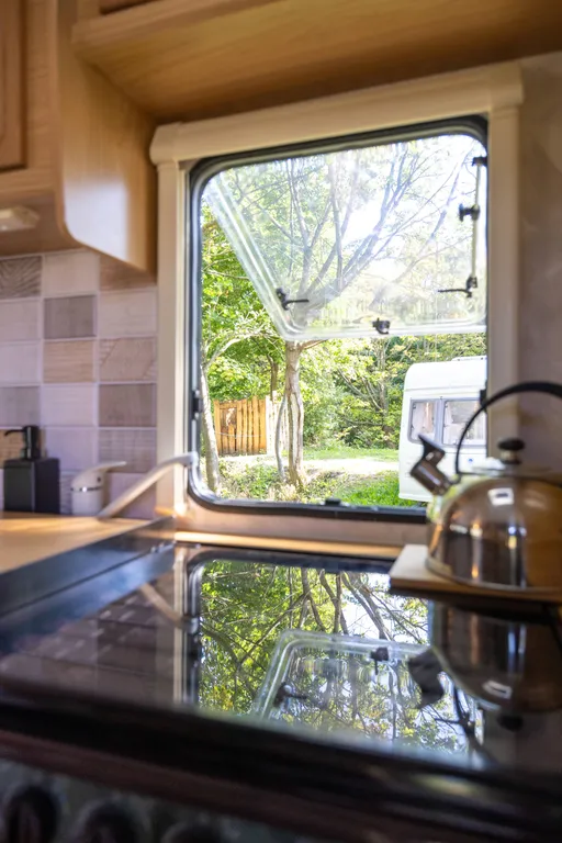 Автодомик для двоих с видом на озеро