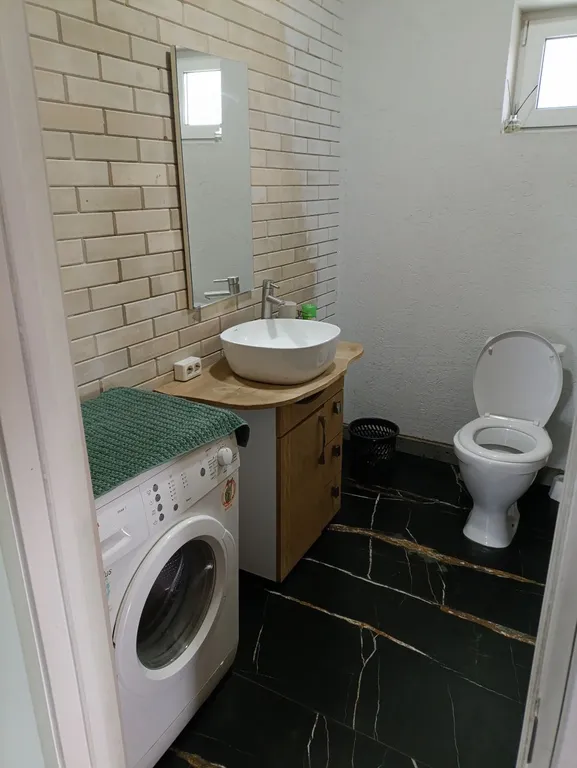 Уютный дом у озера