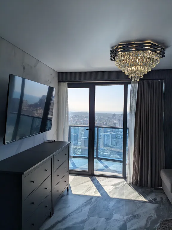 Квартира с отдельной спальней с лучшим видом на море и стадион