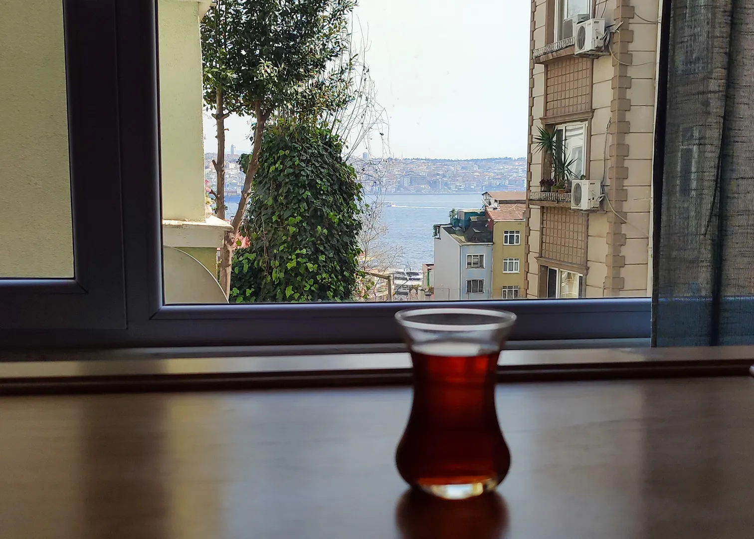 Вид из окна на Босфор