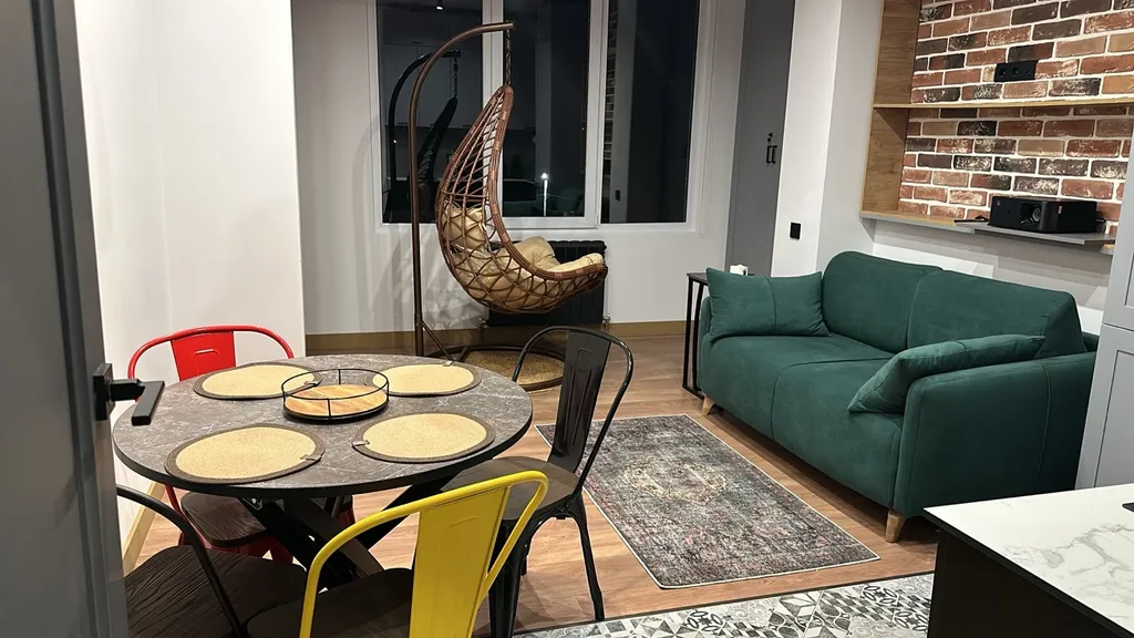 Гнездо Tripsforfriends - уютная квартира в стиле горной хижины