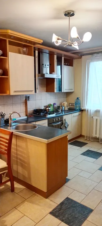 Просторная квартира с большим балконом, в центре города