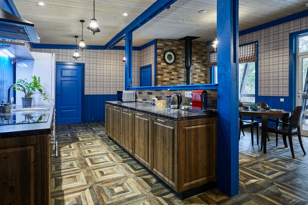 Большой коттедж с 5 спальнями, камином и террасой, Василек