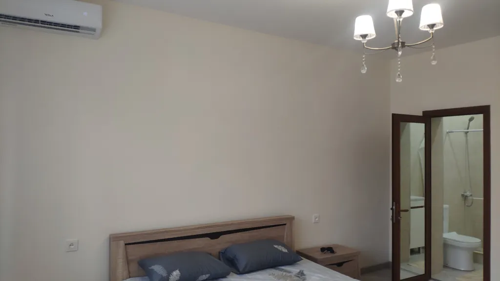 Уютный 2-этажный дом недалеко от моря до 9 гостей.