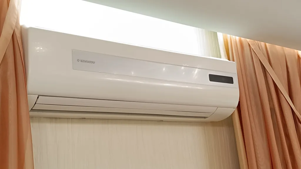 Квартира с камином и большой столовой комфорт-класса