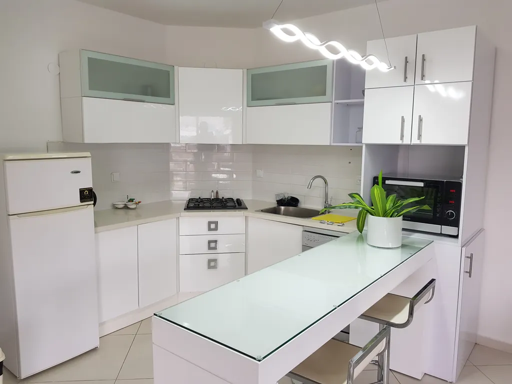 Квартира с частном бассейном