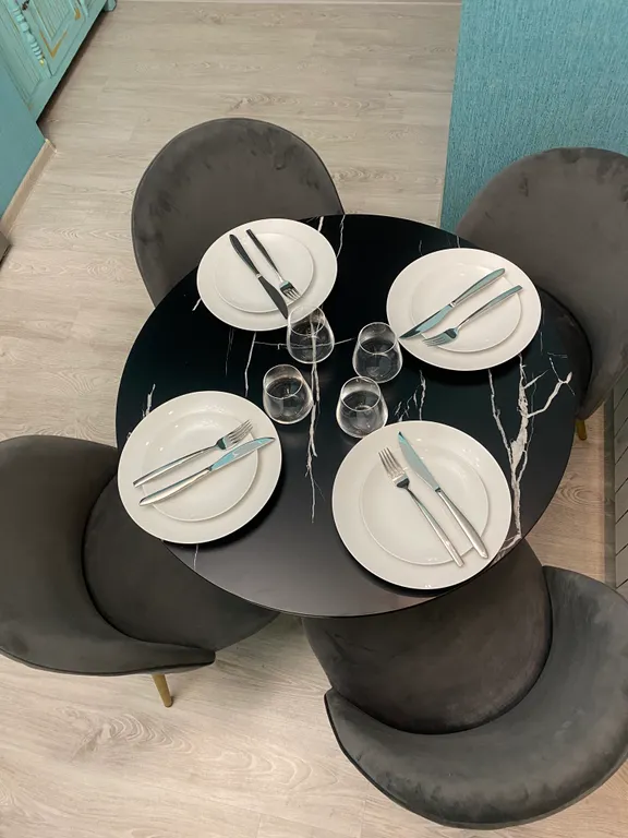 Стильная квартира с разноплановым освещением