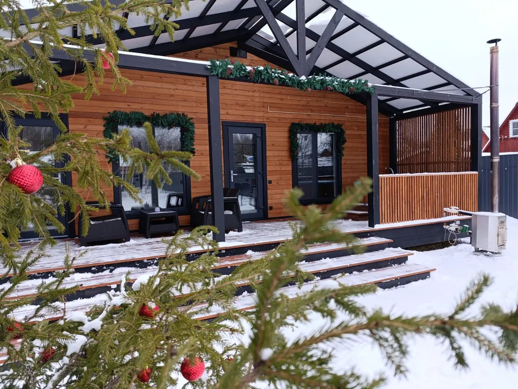 Дом с сауной, включена в стоимость, и горячей купелью на террасе