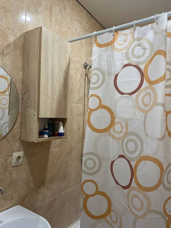 Уютная комната в центре города у моря.