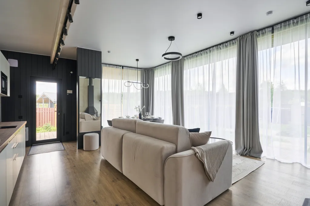 Просторный дом с сауной и камином в окружении леса и реки